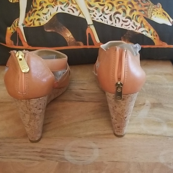 Andirenne Vittadini Strappy Sandal - Picture 3 of 4